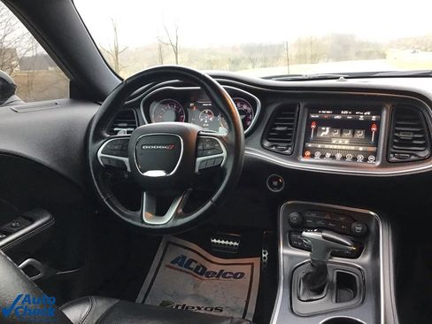 Used 2017 Dodge Challenger GT w/ Driver Convenience Group image 16