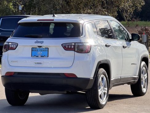 Used 2024 Jeep Compass Sport image 10