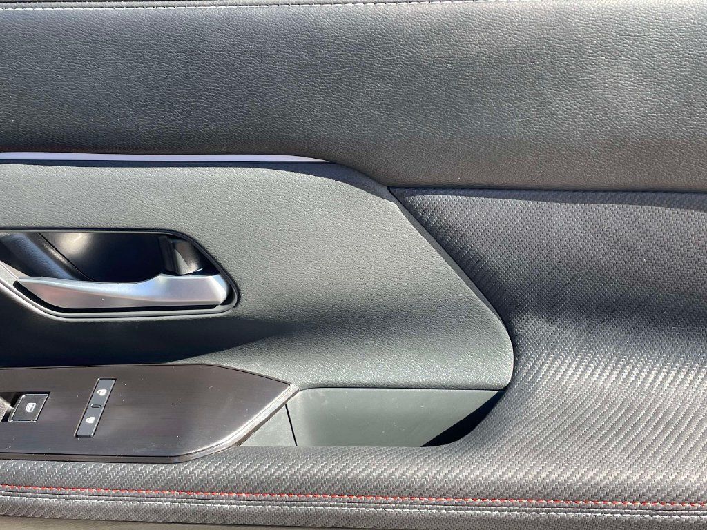 Used 2025 Nissan Kicks SR FWD image 9