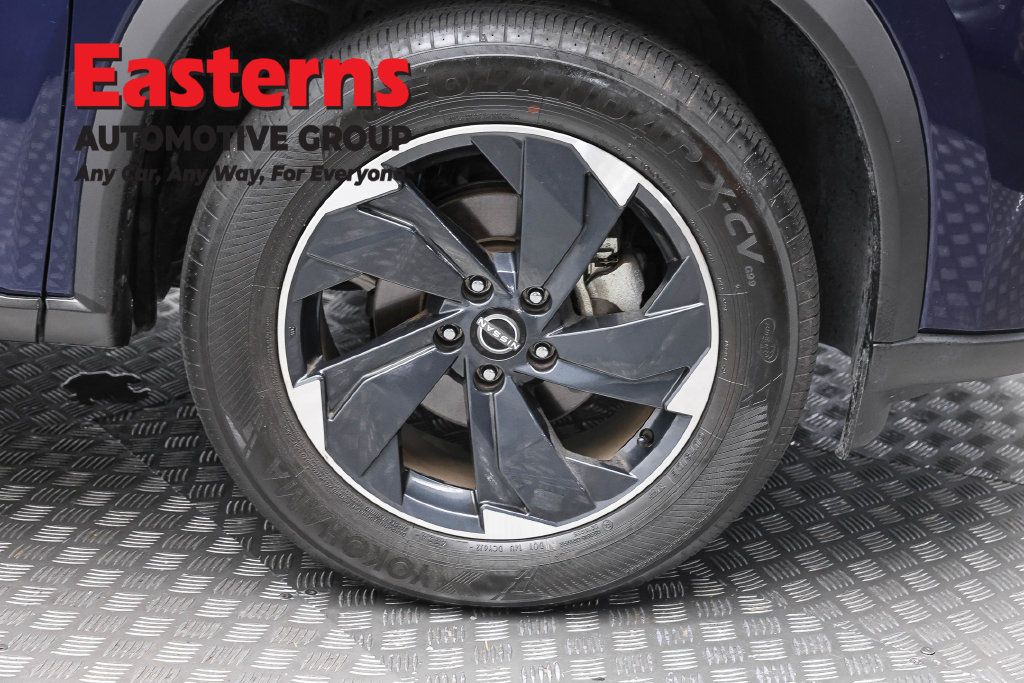 Used 2025 Nissan Rogue SV AWD/4WD image 33