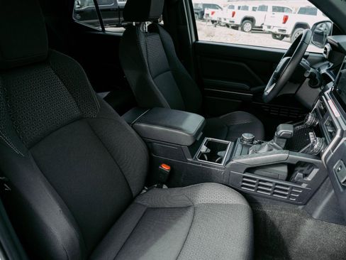 Used 2025 Toyota 4Runner 4WD image 13