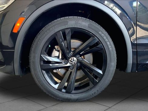 Used 2023 Volkswagen Tiguan SE R-Line FWD image 11
