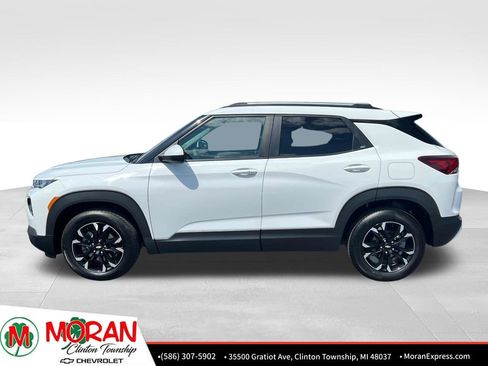 Used 2023 Chevrolet TrailBlazer LT w/ Convenience Package FWD image 3