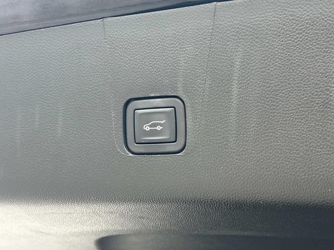 Used 2023 Chevrolet Traverse LT w/ LPO, Cargo Package AWD/4WD image 16