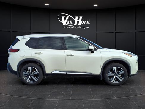 Used 2022 Nissan Rogue SL FWD image 2