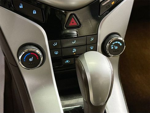 Used 2011 Chevrolet Cruze LT image 15