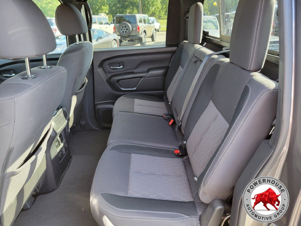 Used 2024 Nissan Titan SV w/ SV Convenience Package RWD image 16