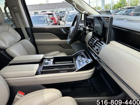 Used 2024 Lincoln Navigator Reserve AWD/4WD image 32