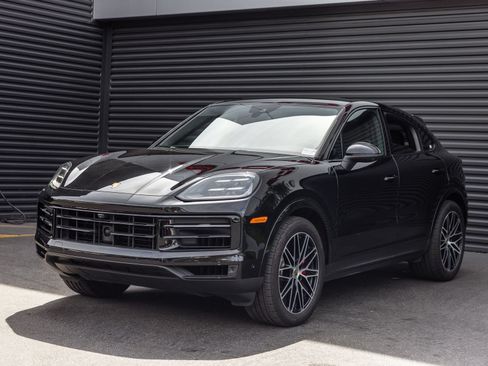 Certified 2024 Porsche Cayenne S AWD/4WD image 1