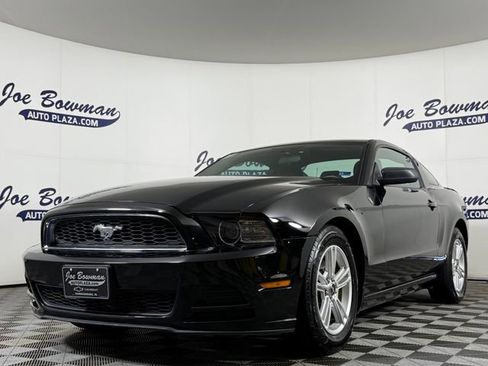 Used 2014 Ford Mustang Coupe RWD image 2