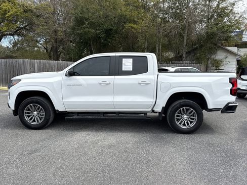 Used 2024 Chevrolet Colorado LT RWD image 2