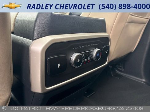 Used 2024 Ford Expedition Limited image 23