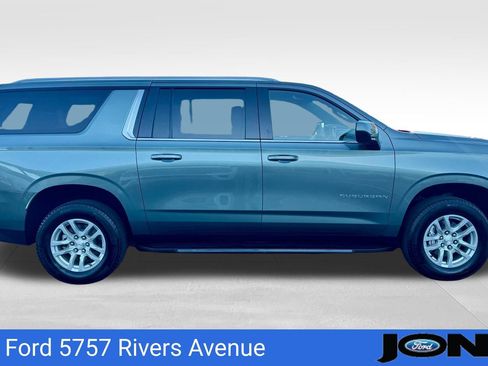Used 2024 Chevrolet Suburban LT image 3