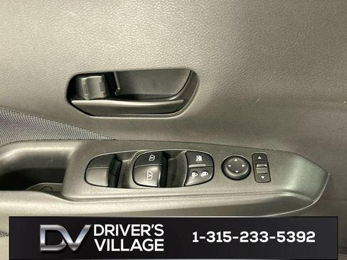 Used 2019 Nissan Kicks S FWD image 11