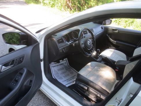 Used 2016 Volkswagen Jetta Sport FWD image 7