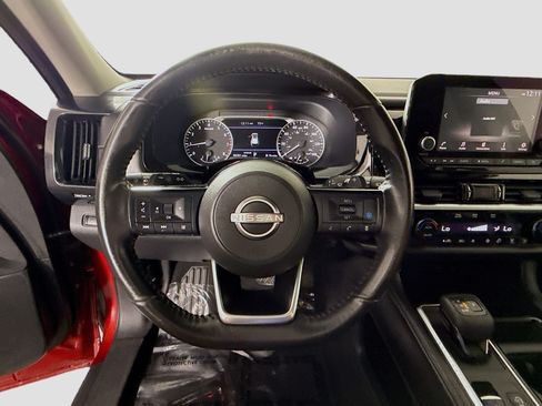 Used 2022 Nissan Pathfinder SV w/ SV Black Package FWD image 13