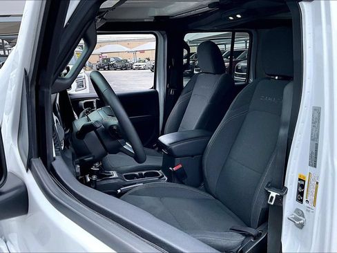 Used 2024 Jeep Wrangler Unlimited Sahara AWD/4WD image 35