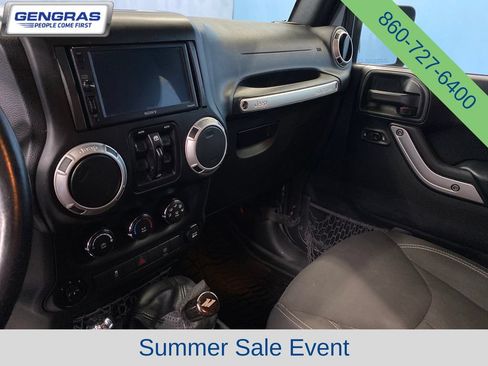 Used 2017 Jeep Wrangler Unlimited Rubicon AWD/4WD image 15