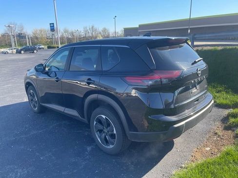 Used 2025 Nissan Rogue SV image 8