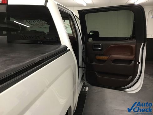 Used 2017 Chevrolet Silverado 1500 High Country image 40