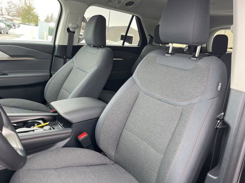 Used 2025 Ford Explorer Active image 12