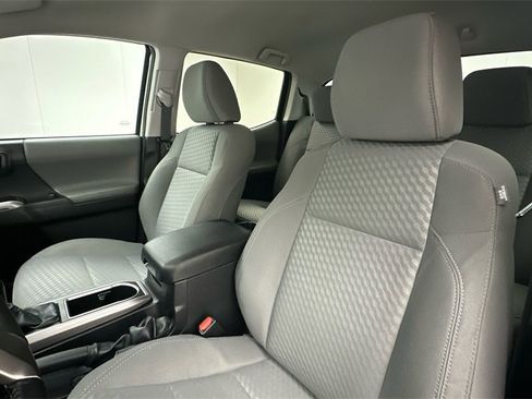 Certified 2022 Toyota Tacoma SR5 image 9