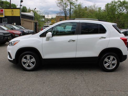 Used 2019 Chevrolet Trax LT w/ LT Convenience Package AWD/4WD image 12