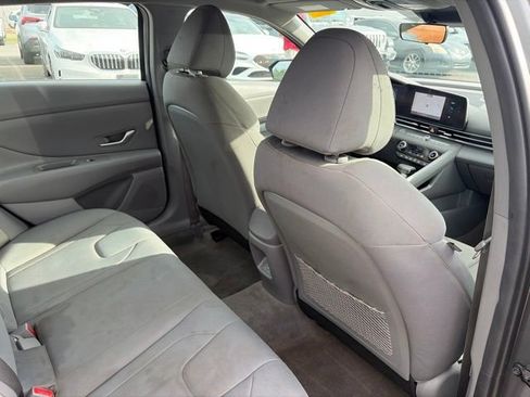 Used 2025 Hyundai Elantra SEL FWD image 15