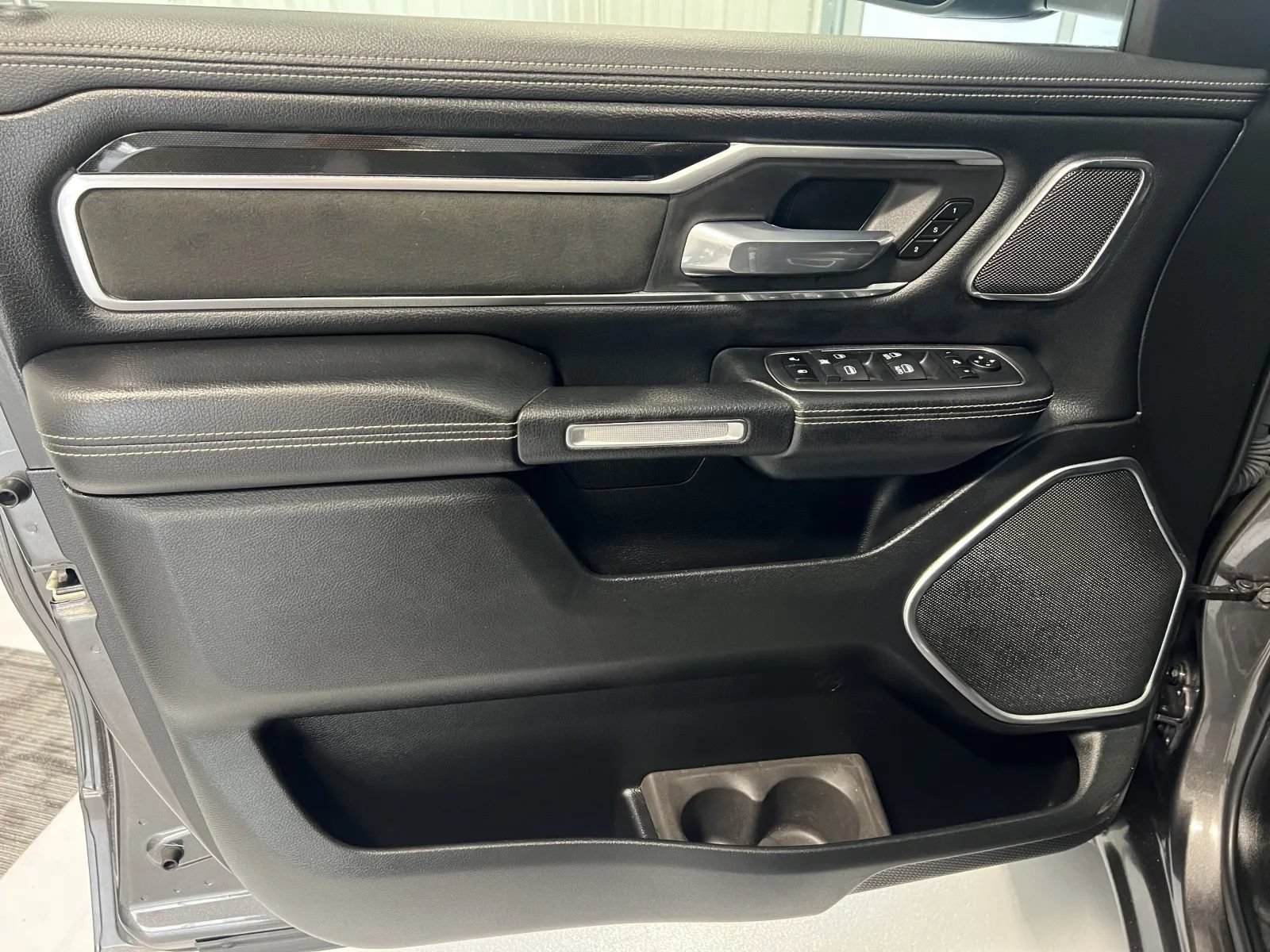Used 2020 RAM 1500 Laramie AWD/4WD image 28
