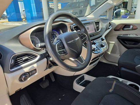 Used 2022 Chrysler Voyager LX FWD image 14
