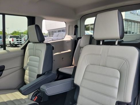 Certified 2023 Ford Transit Connect Titanium FWD image 15