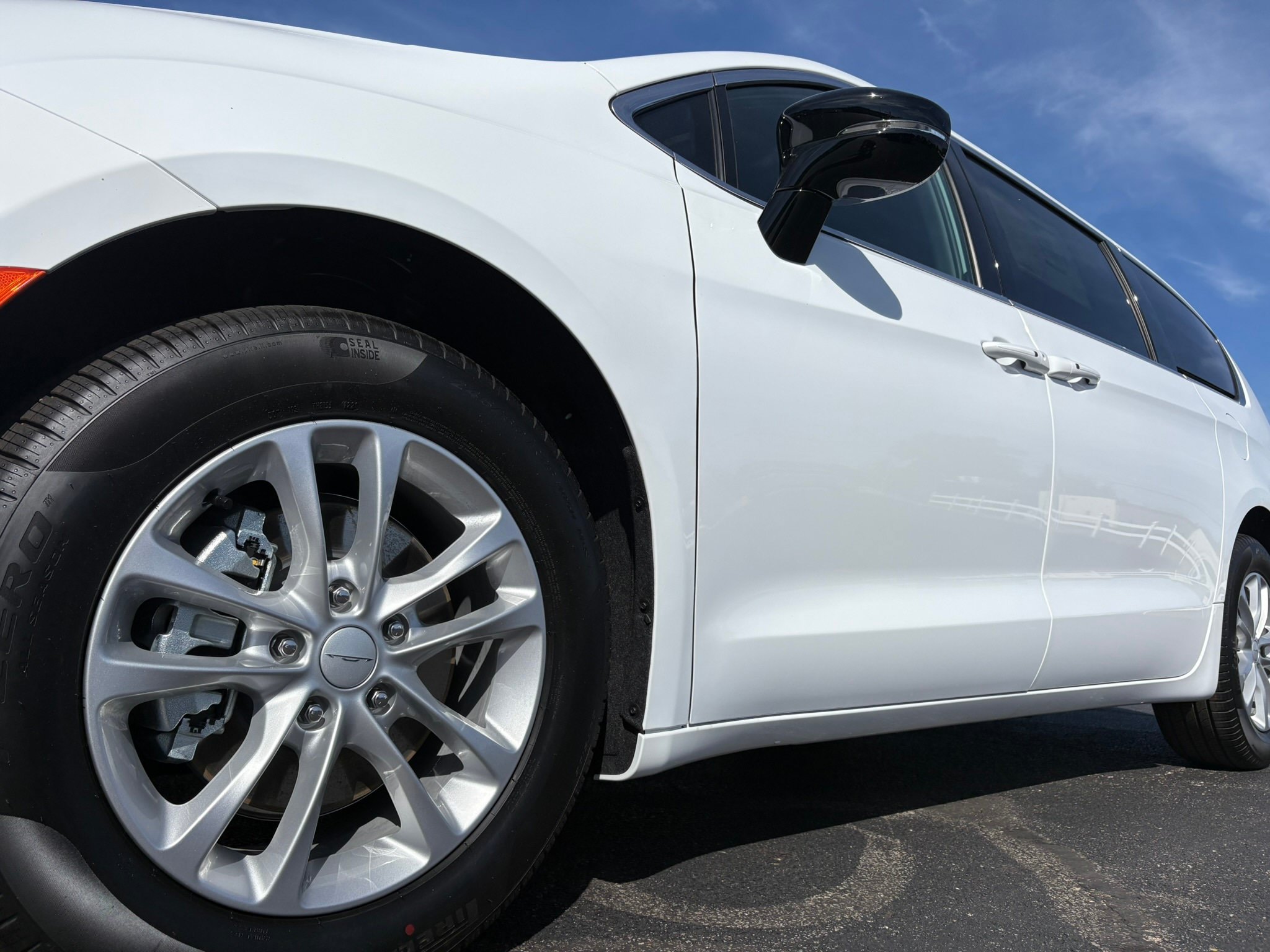 New 2027 Chrysler Pacifica Select FWD image 5