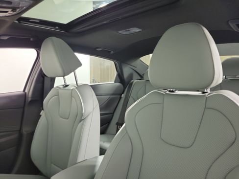 New 2025 Hyundai Elantra Limited image 27