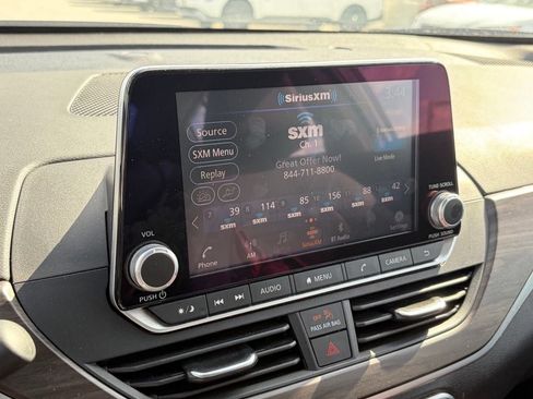 Used 2025 Nissan Altima 2.5 SV FWD image 9