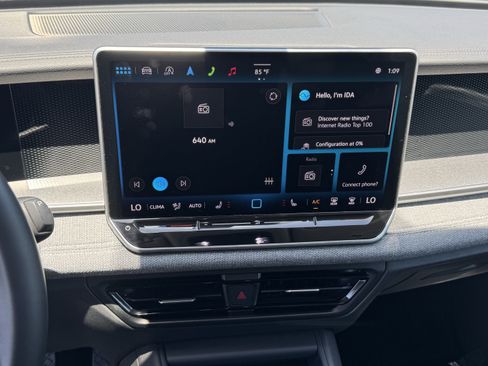 Certified 2025 Volkswagen Tiguan S FWD image 22