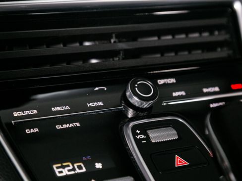 Used 2018 Porsche Panamera 4 image 49