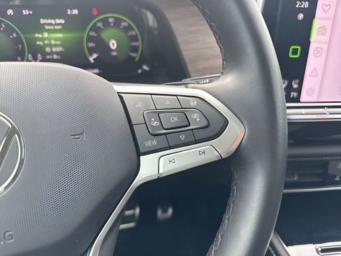 Used 2024 Volkswagen Atlas SEL Premium R-Line image 18