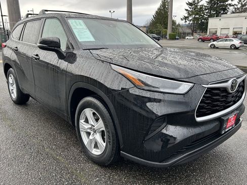 Certified 2023 Toyota Highlander L image 3