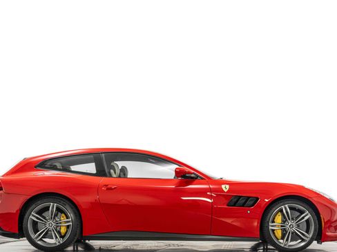 Used 2020 Ferrari GTC4Lusso image 2