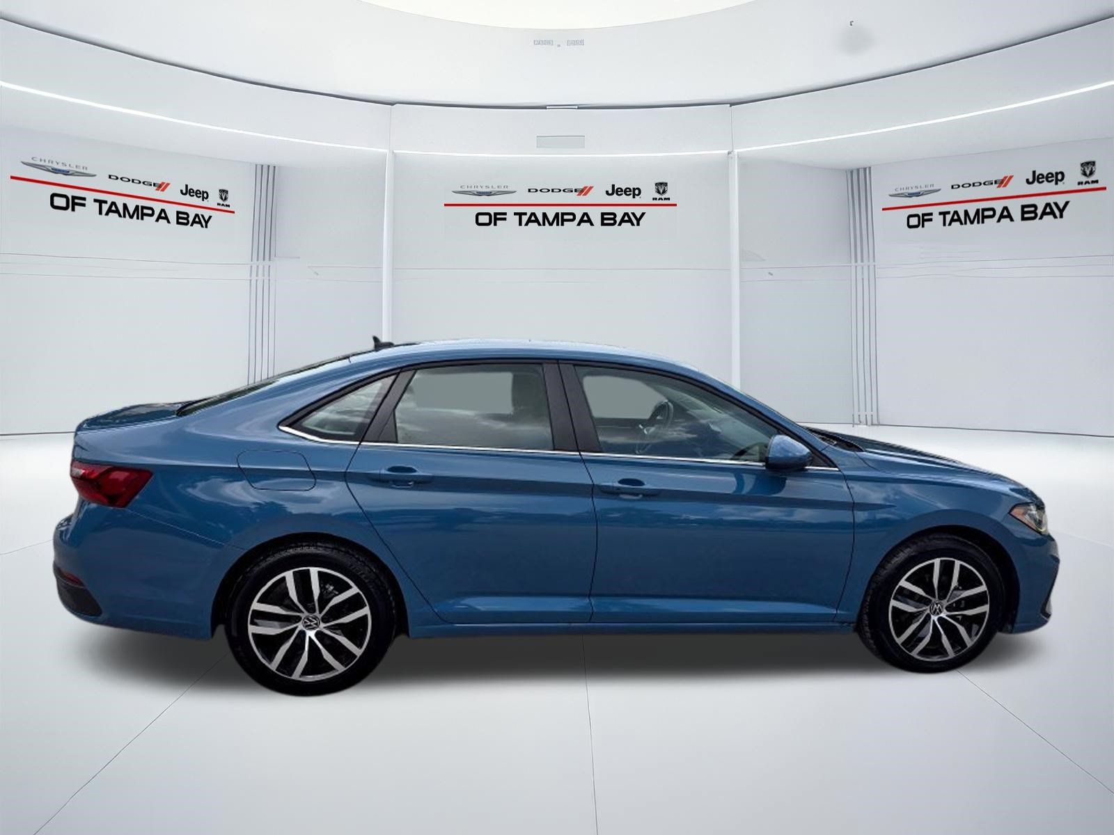 Used 2025 Volkswagen Jetta SE FWD image 7