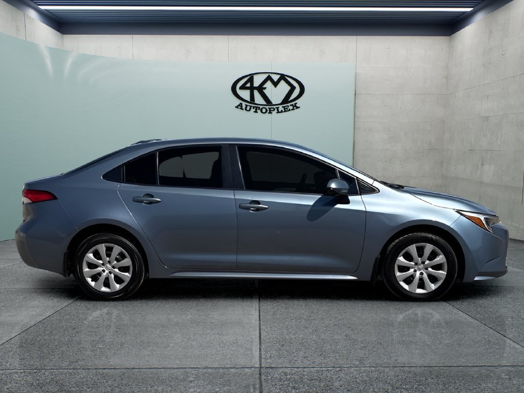 Used 2024 Toyota Corolla LE FWD image 2