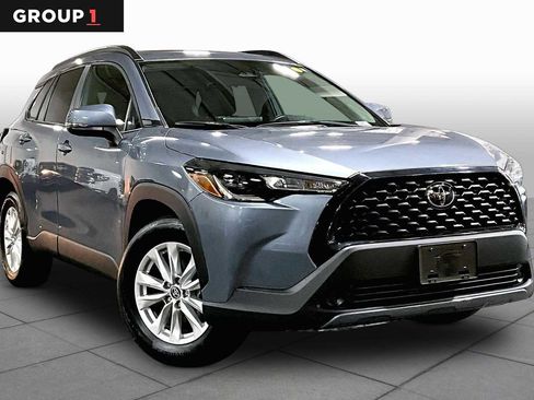 Used 2023 Toyota Corolla Cross LE w/ Moonroof Package AWD/4WD image 3