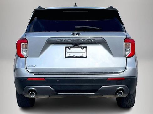 Used 2022 Ford Explorer XLT w/ Equipment Group 202A image 6