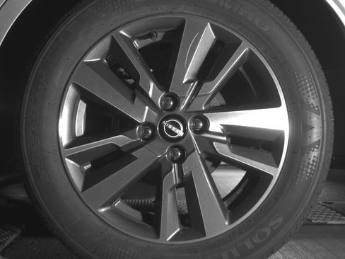 Used 2025 Nissan Versa SV FWD image 14