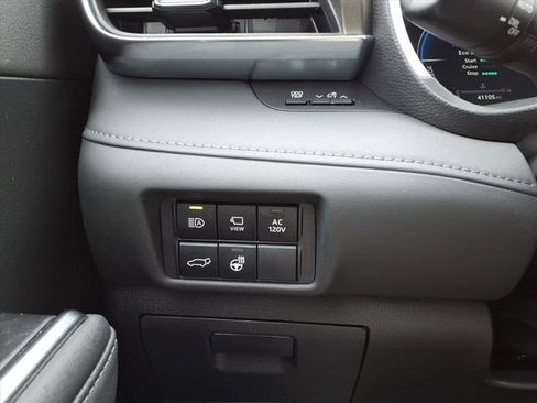 Used 2023 Toyota Highlander Limited image 16