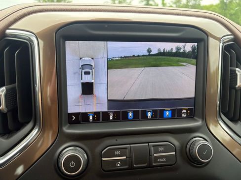 Used 2021 Chevrolet Silverado 1500 High Country w/ Technology Package AWD/4WD image 30