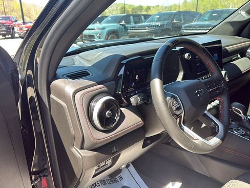 Used 2023 Chevrolet Colorado Z71 w/ Z71 Convenience Package 2 AWD/4WD image 17