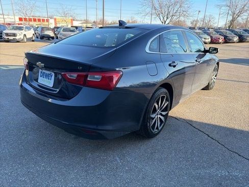 Used 2017 Chevrolet Malibu LT w/ Leather Package FWD image 5