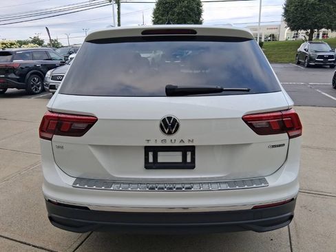 Used 2023 Volkswagen Tiguan SE AWD/4WD image 4
