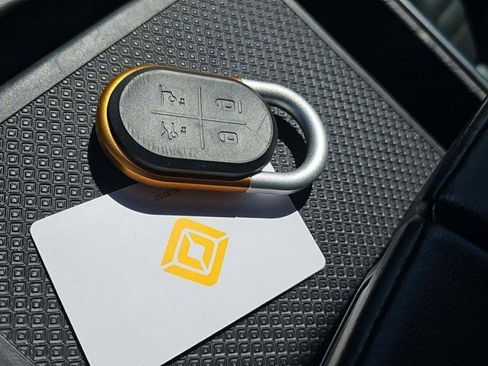 Used 2023 Rivian R1S Adventure image 2